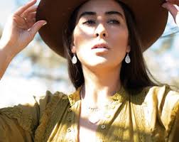 Mondstein Halbmond Kette ~ Sterling Silber 925 ~ Schmuck ~ Geschenk für Sie  ~ Minimalistisch ~ Handgemacht ~ Dünne Kette ~ Zart ~ MN088