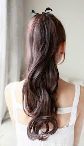 Mais nos cheveux dans tout ça? 10 Coiffures A Realiser En Moins De 5 Minutes