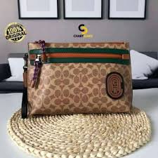 Bags └ men's accessories └ men └ clothes, shoes & accessories all categories antiques art baby books, comics & magazines business, office. Jual Coach Pouch Signature C Logo Clutch Pria Original Murah Mei 2021 Blibli