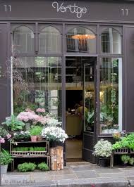 I Would Definitely Shop Here Very Pretty Flower Shop Design Flower Cafe Shop Fronts