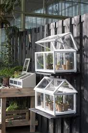 karwei maak van je tuin een prachtige kweektuin met deze leuke kweekkastjes karwei tuin tuinmeubels tuin tuin ideeen bloemplanten