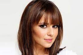 6 Easy Hairstyles That Make Your Face Look Slimmer Cabelo Curto Com Franja Cabelo Medio Cabelo Com Franja