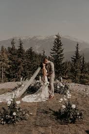 I'm reminiscing today about the afternoon i spent in the mountains of wales photographing the amazing miriam and dan, to celebrate their engagement. This Intimate Whistler Mountain Wedding Took A Turn For The Adventurous With A Post Ceremony Helicopter Ride Junebug Weddings Mountain Wedding Outdoor Wedding Wedding Ceremony Decorations