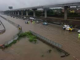 Kantong plastik dilarang beredar di jakarta mulai juli 2020. Banjir Jakarta Hari Ini Sejumlah Spbu Tak Beroperasi Pikiran Rakyat Com