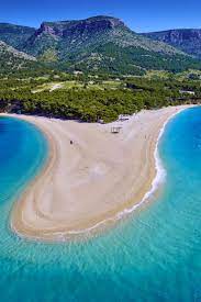 Zlatni Rat Beach Croatia Located On The Southern Coast Of Brac Island Zlatni Rat Beach Is Nicknamed The Golden Horn For Its U Reiseziele Urlaub Reisen