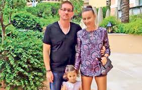 Era programată naşterea abia peste două săptămâni, dar ea era nerăbdătoare să stea la sânul mămicii ei. Raluca Sandu Se MÄƒritÄƒ Cu Ziv Tetelman Libertatea