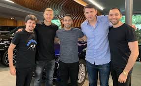 Juni 1976 in novi pazar, jugoslawien, als mirsad jahović, kyrillisch мирсад јаховић) ist ein türkischer . Dzeki Stalno Govorim O Turskoj I Feneru Volio Bih Da DoÄ'e Sportsport Ba