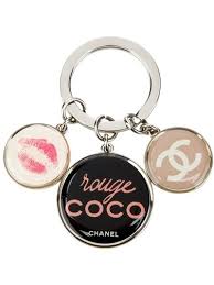 Chanel Vintage Porte Cles Avec Logo Farfetch Com Porte Cle Bijoux Chanel Bijoux De Sac