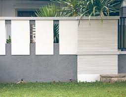 Pagar minimalis yang satu ini terlihat sangat modern dan sangat klop dengan rumah. 40 Model Pagar Tembok Minimalis Bicara Tentang Membangun Sebuah Rumah Ada Banyak Hal Yang Harus An Desain Rumah Eksterior Desain Depan Rumah Ide Pagar Murah