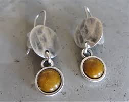 Wie schön, dass dir die idee, wie ich meine hüte und mützen aufbewahre, gefällt. Qoss Ohrring Ohrhanger Roos Ocker Gelb Frauen Geschenke Fur Geschenke Lifestyle Tante Emmer Wohnen Dekorieren Schenken