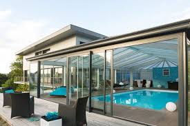 Avec précision de piscine au nettoyeur ou prix piscine couverte avec véranda 10 à la parois. Une Veranda De Piscine Veranda Piscine Piscine Maison Piscines Interieur