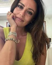 I'm in Texas , no friends, no boyfriend, no NOTHING 😩 Can I get a show of  hands if you physically live in Texas ? 🙇🏼‍♀️👋