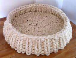 The finished size of this knitted bed for your pet has a diameter of about 16 inches and is about 7 inches high. Uk Cat Blog For Cats And Their Humans Page 8 Extreme Knitting Knitted Cat Cat Bed Pattern