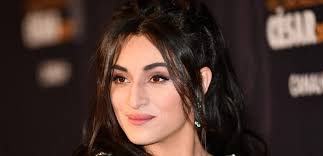 Mardi 9h ▶ punchline : Des Policiers Repondent A Camelia Jordana Par Charlotte D Ornellas Novopress Info Arme De Reinformation Massive