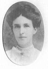 Elizabeth Geist's Instagram, Twitter & Facebook