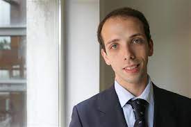 The leadership of santana lopes was marked by a number of inherited economic and political problems. Pedro Santana Lopes Tem O Dever De Se Candidatar Sem Margem De Recuo