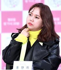 개그우먼 홍현희가 학폭(학교 폭력) 의혹 제기글을 작성한 게시자를 상대로 한 고소를 취하했다. Hswwslv G03vpm