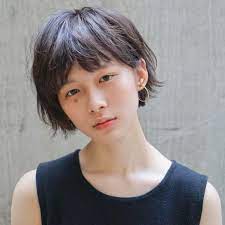 ショートヘアスタイル rover シースルーバング 無造作 黒髪 ラフ 耳かけ 外ハネ アンニュイ かきあげバング 透明感 アッシュ 似合わせ ナチュラル 簡単スタイリング モテ ラフショート ショートボブ 抜け感 ルーズ ショートボブ 髪型 ヘアスタイリング