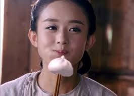 Cùng 1 cảnh ăn bánh bao: Triệu Lệ Dĩnh làm khán giả thèm chảy dãi, qua cô  này trợn trắng tưởng nuốt nhầm thuốc độc!