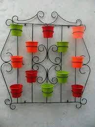 Cuando cualquier entidad (incluyendo los jugadores y las criaturas) toca un cactus, éste se provoca daño. Increibles Ideas Para Lucir Tus Macetas En Bases Metalicas Macetas Maceteros De Pared Decoracion De Casa Con Plantas