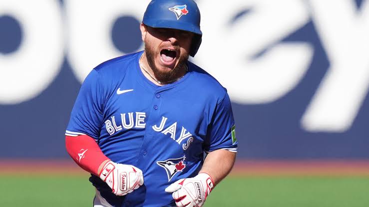 Kirk hits 2 homers, including 1st career slam, as Blue Jays rout Rays 13-4  to clinch AL East title | NEWS10 ABC