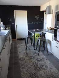 sol carreaux de ciment avec creation d une zone tapis en patchwork de carreaux avec unite de couleur cuisines deco sol de cuisine cuisines design