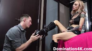 Foot worship with bratty Princess Natalya Vega