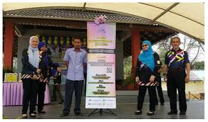 Dua individu termasuk timbalan ketua pengarah eksekutif suruhanjaya syarikat malaysia (ssm) yang ditahan berhubung skandal projek perkhidmatan perisian teknologi maklumat (it) bernilai rm30 juta direman lima hari. Lhdnm Terus Laksana Tanggungjawab Sosial