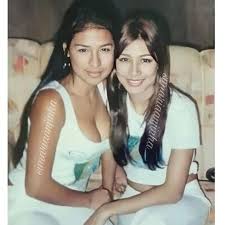Simone e simariaallows you to listen to all the songs of simone & simaria that you love anytime anywhere. Simone E Simaria Relembram Inicio Da Carreira Com Foto Antiga Cantora Simone E Simaria Fotos Antigas Cantores
