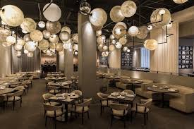 Dramatic Chandeliers Are The Highlight At These Top Restaurants Restaurant Chandelier Classic Restaurant Luxury Chandelier