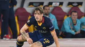 Nicolo zaniolo has spoken about his desire to get back on the pitch to show new coach, jose mourinho, what he can do as mourinho fever builds in rome. Lange Pause Nicolo Zaniolo Von As Rom Reisst Sich Das Kreuzband Fussball News Sky Sport