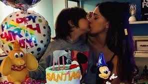 La showgirl argentina rompe il silenzio sulla sua vita sentimentale e con ironia racconta la verità su mattia. Belen Festeggia Il Compleanno Di Santiago Su Instagram Con De Martino Dilei