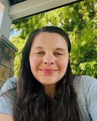 D'mani Thomas is a queer, Black visual theorist, cultural strategist,  spoken word poet and writer from Oakland, California (occupied Ohlone  territory). D'mani has received residencies from SHOW US YOUR SPINES  through Lambda