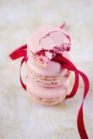 Macarons Au Chocolat Blanc Et Fruits Rouges Confessions D Une Gourmande Macaron Chocolat Macaron Chocolat Blanc