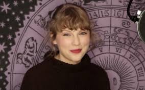 I wrote it about a guy that i was talking to. Taylor Swift Beri Bocoran Love Story Versi Rekam Ulang