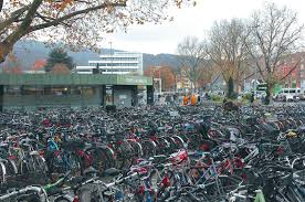 Am Heidelberger Bahnhofsvorplatz Sollen Fahrrader Unter Die Erde Nachrichten Aus Heidelberg Rnz