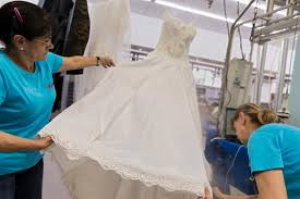 Ich liebe hochzeitskleider sehr, aber finde die farbe weiß schwierig darzustellen. Brautkleidreinigung Myclean Textilpflege Gmbh