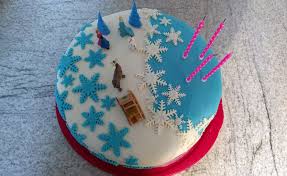 Ich hab die werbung eigentlich schon in den papierkorb geworfen, doch sie fischte es wider heraus, schnitt den adventkranz aus und klebte ihn auf… Meine Erste Fondant Torte Im Elsa Style Anfangertauglich