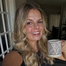 Saluti Alyssa! Hai perso 3.000 follower questa settimana! :  r/BringingUpBates