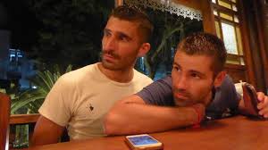 Meet somewhere close on your first date, but never at your house door. Gay Dating Apps 10 Tips To Keep You Safe Nomadic Boys