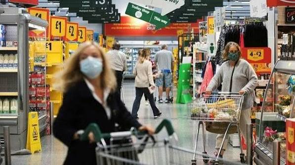 مبيعات التجزئة البريطانية تتراجع 0.4% رغم تسارع نشاط الأعمال إلى أعلى مستوى في 8 أشهر