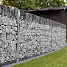 Gabione Bauen Ohne Fundament Aus Beton So Geht S Obi In 2020 Sichtschutzwand Garten Gabionen Gabionen Mauer