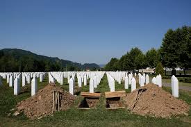 Srebrenica steht für das schwerste kriegsverbrechen in europa seit dem zweiten weltkrieg. Usa Verurteilen Srebrenica Massaker Als Genozid Die Entsprechende Uno Resolution Bleibt Blockiert Watson