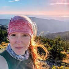 Stupid question, If I push the clock face in, how would I get it back out  to change the battery? I've read that some have clips but mine didn't come  with any,