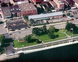 Discover stillwater (www.discoverstillwater.com) good online listings of what to see and do. Stillwater Minnesota Wikipedia