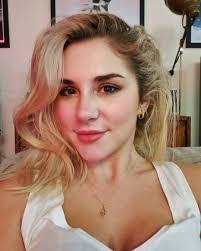 Stephanie Birt's Instagram, Twitter & Facebook