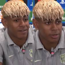 Lamine Yamal sobre su nuevo look: “¡Me tiño el pelo y esas cosas porque me  aburro en casa! Así el tiempo pasa más rápido”.