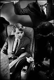 Usa Washington Dc 1968 After Announcing His Candidacy For Pesident Senator Robert F Kennedy Flies Back To New Robert Kennedy Kennedy Family Ethel Kennedy