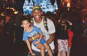 Jimmie Allen Took Son To Disney World Thanks To First No 1