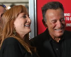 Tougher than the rest ❤ Video of Patti Scialfa and Bruce Springsteen  arriving at the Academy Museum Gala in Los Angeles (October 18, 2025)